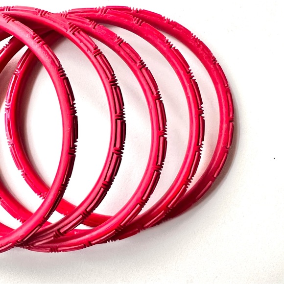 Vintage Bangles Cinnabar Red Carved Set Lot of Bracelets Asian Jewelry - Picture 2 of 7